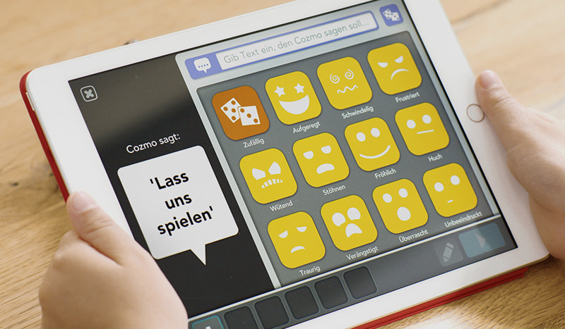 Erstelle deine eigenen Cozmoments mit Cozmo in Aktion.